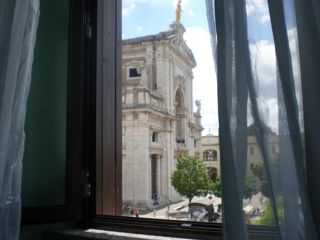 Piazza Degli Angeli Otel Assisi Oda fotoğraf